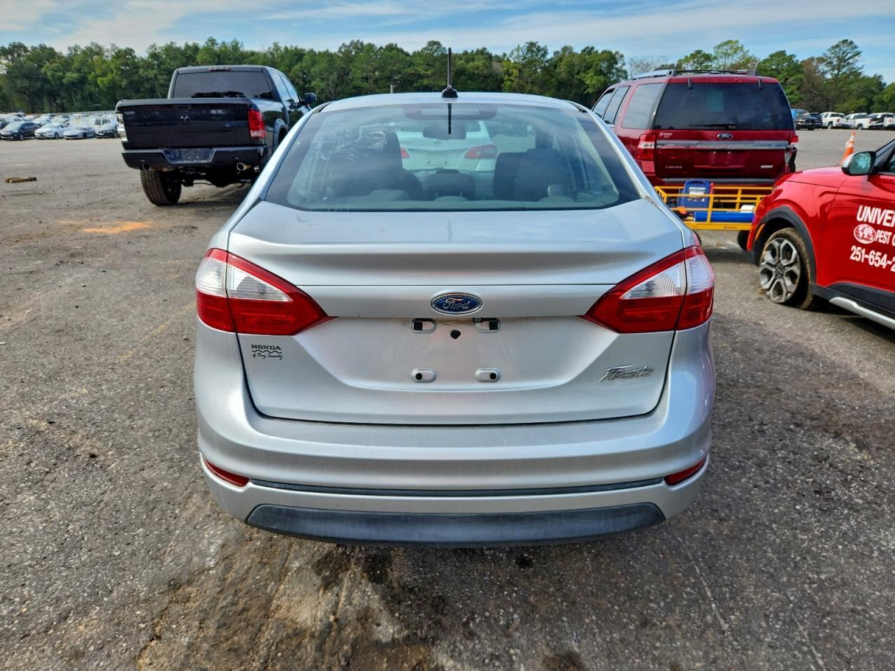 2015 Ford Fiesta S - Фото 6