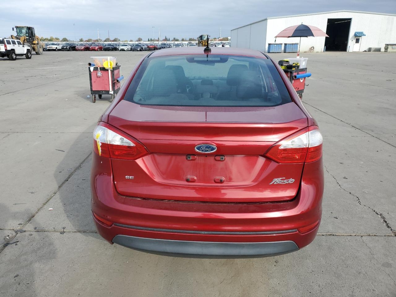 2015 Ford Fiesta Se - Фото 6