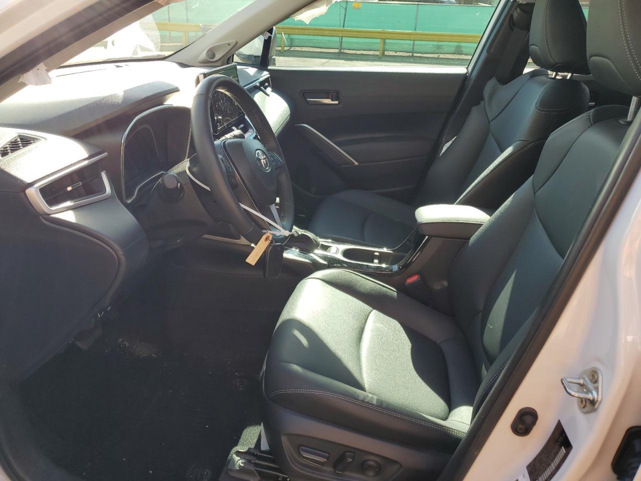 2024 Toyota Corolla Cross Xle - Image 7