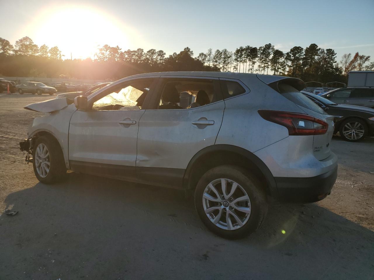 2021 Nissan Rogue Sport S - Фото 2