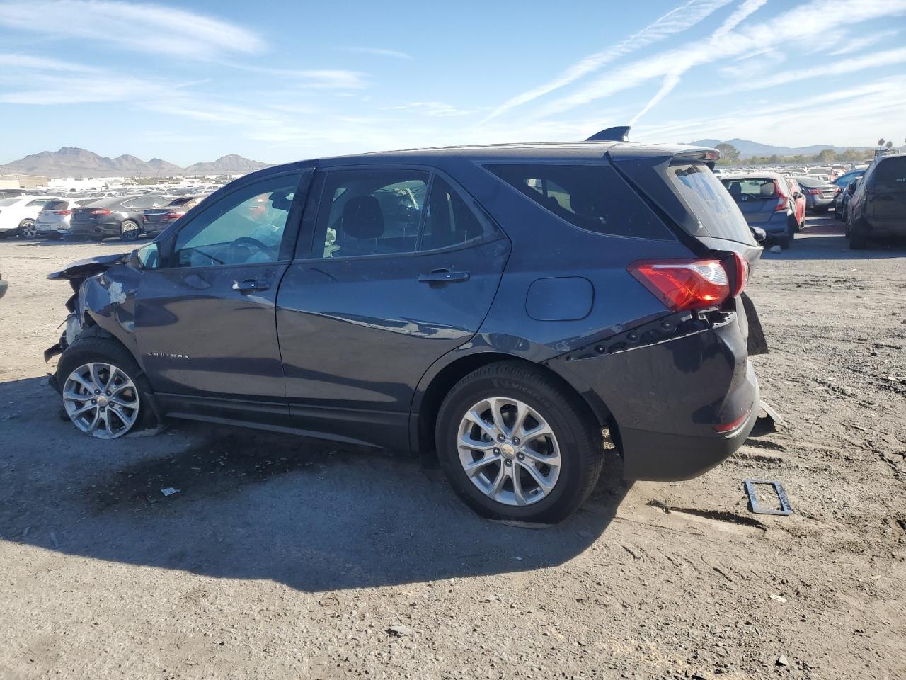 2019 Chevrolet Equinox Ls - Фото 2
