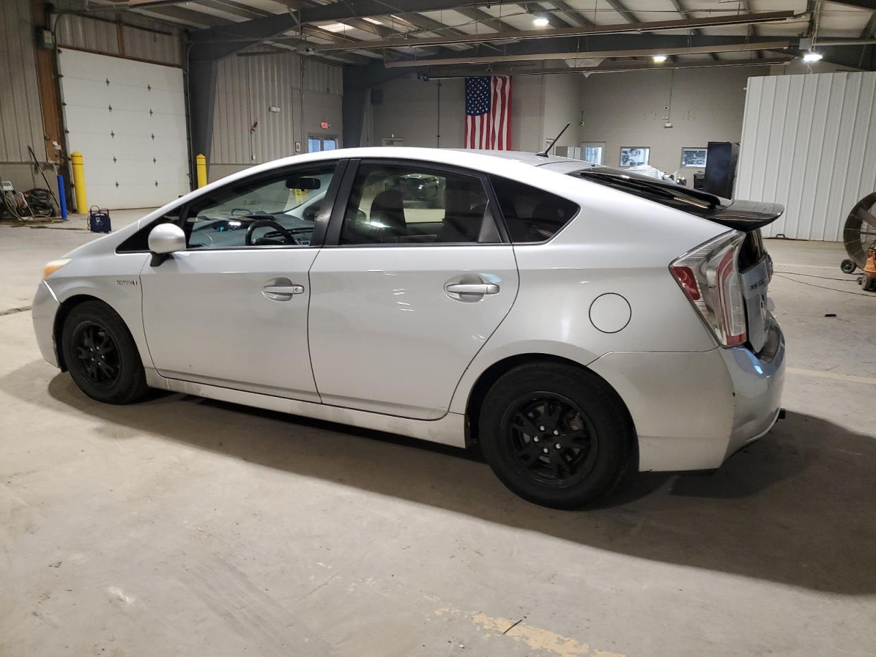 2015 Toyota Prius - Image 2