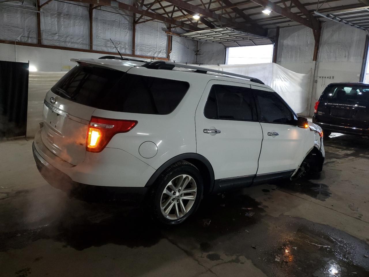 2015 Ford Explorer Xlt - Фото 3