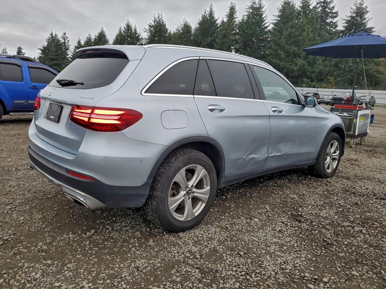 2017 Mercedes-Benz Glc 300 4Matic - Image 3