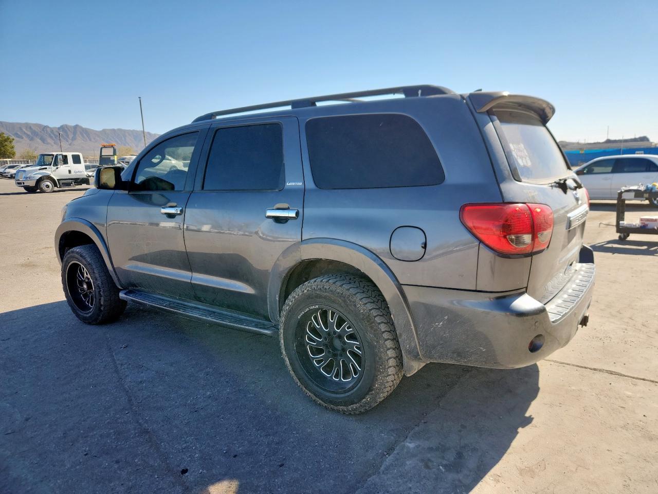 2013 Toyota Sequoia Limited - Фото 2