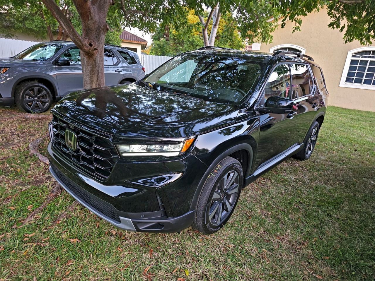 2023 Honda Pilot Elite - Image 2