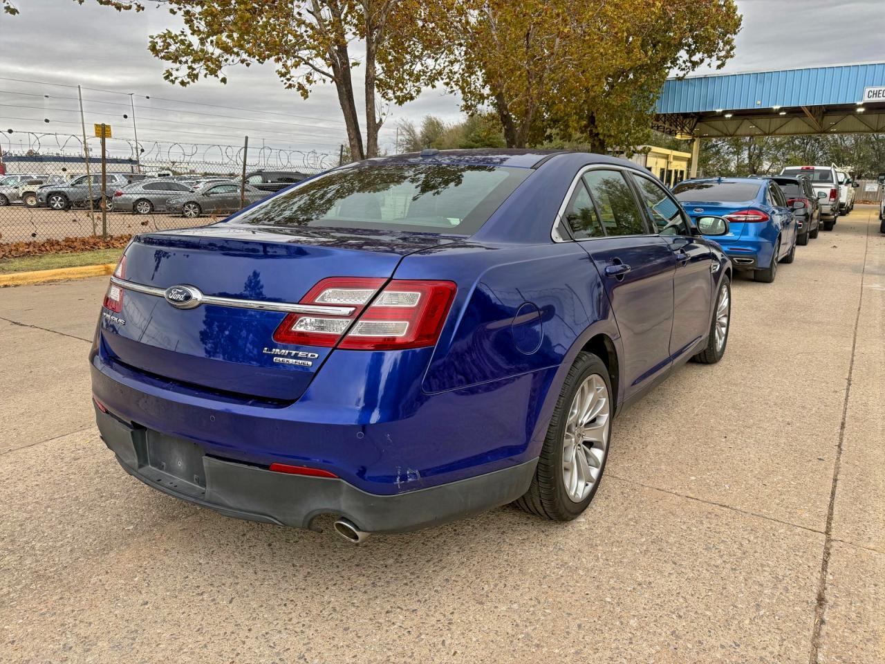 2014 Ford Taurus Limited - Image 4