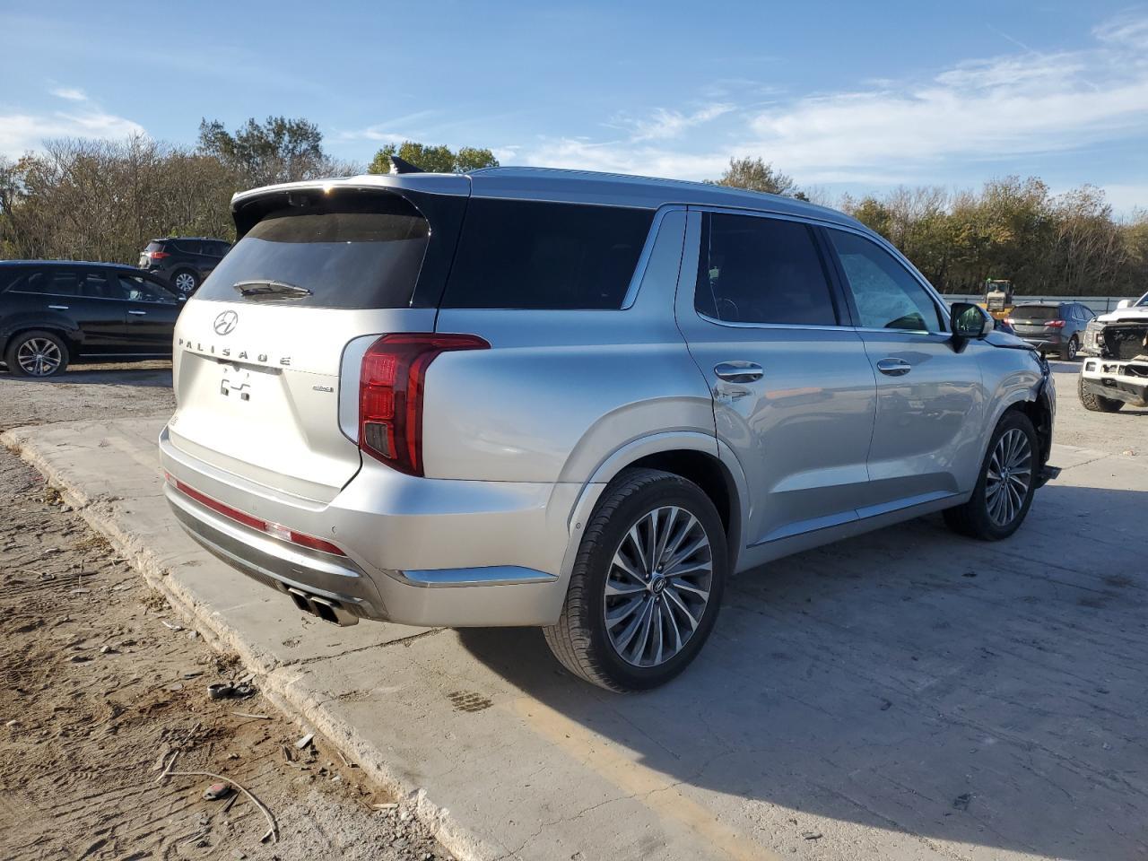 2024 Hyundai Palisade Calligraphy - Image 3