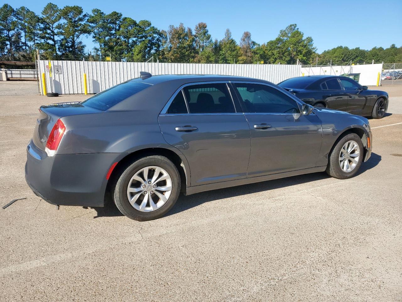 2015 Chrysler 300 Limited - Фото 3