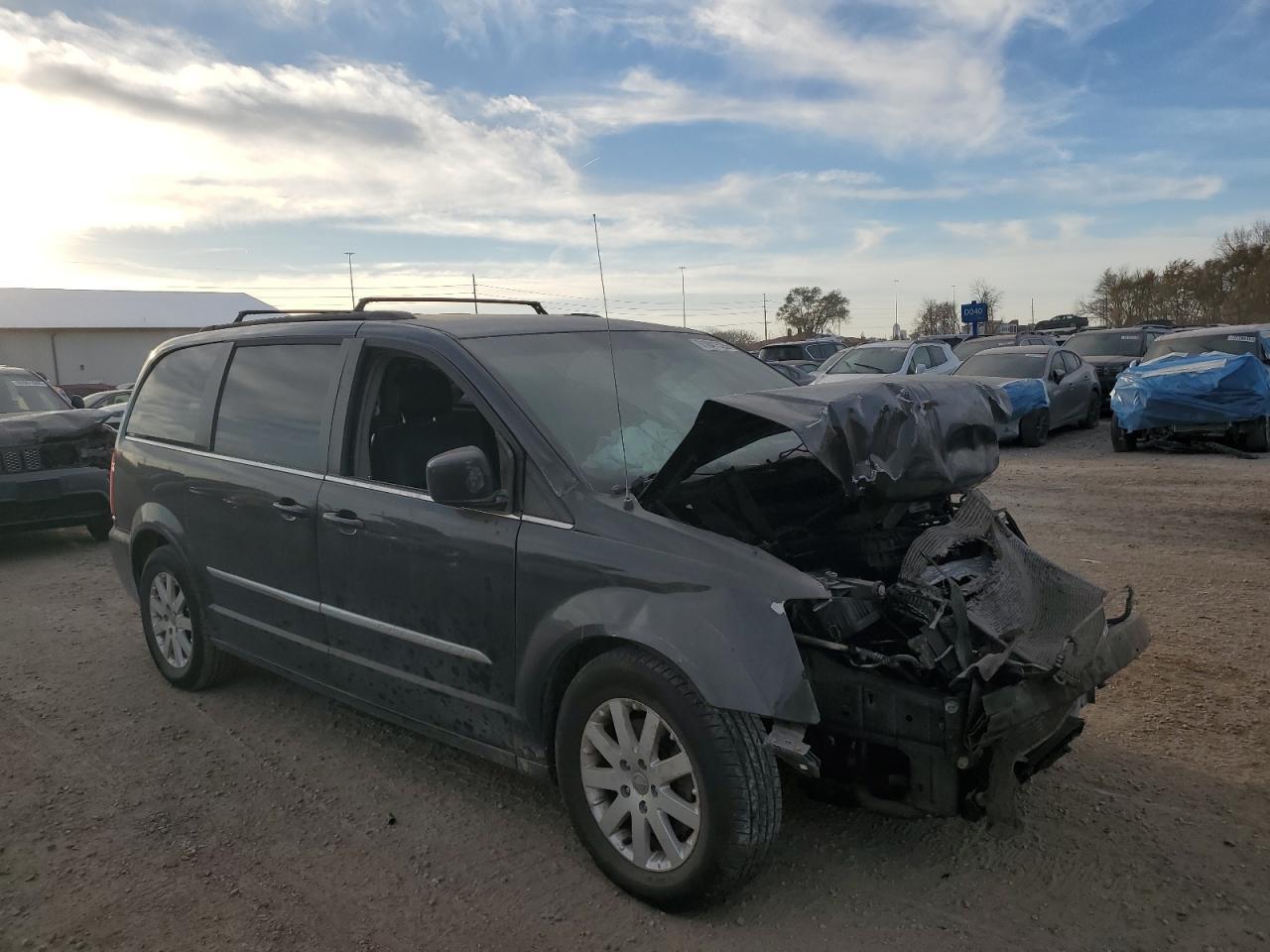 2015 Chrysler Town & Country Touring - Image 4