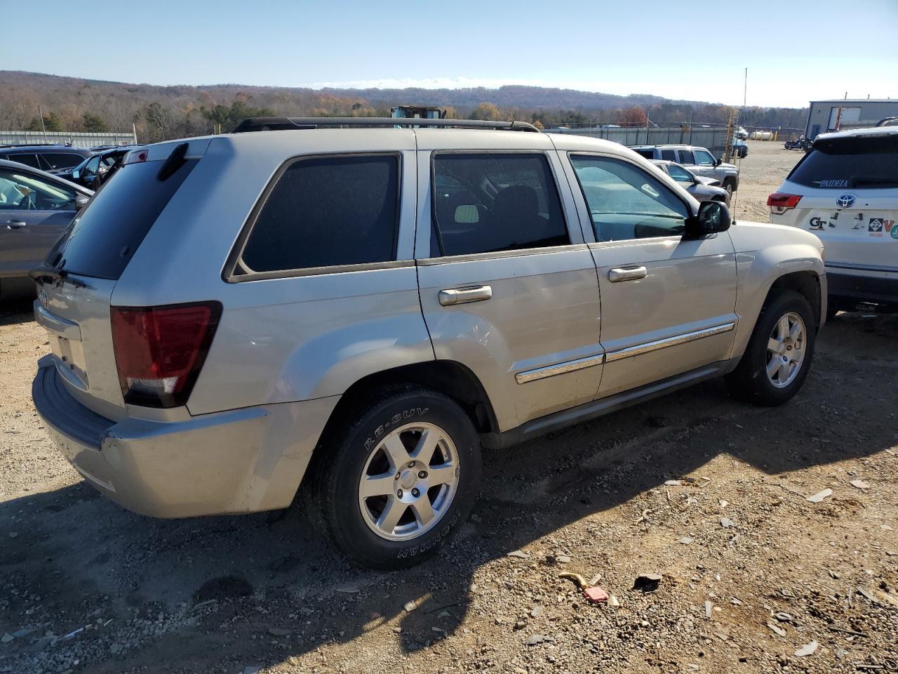 2010 Jeep Grand Cherokee Laredo - Image 5