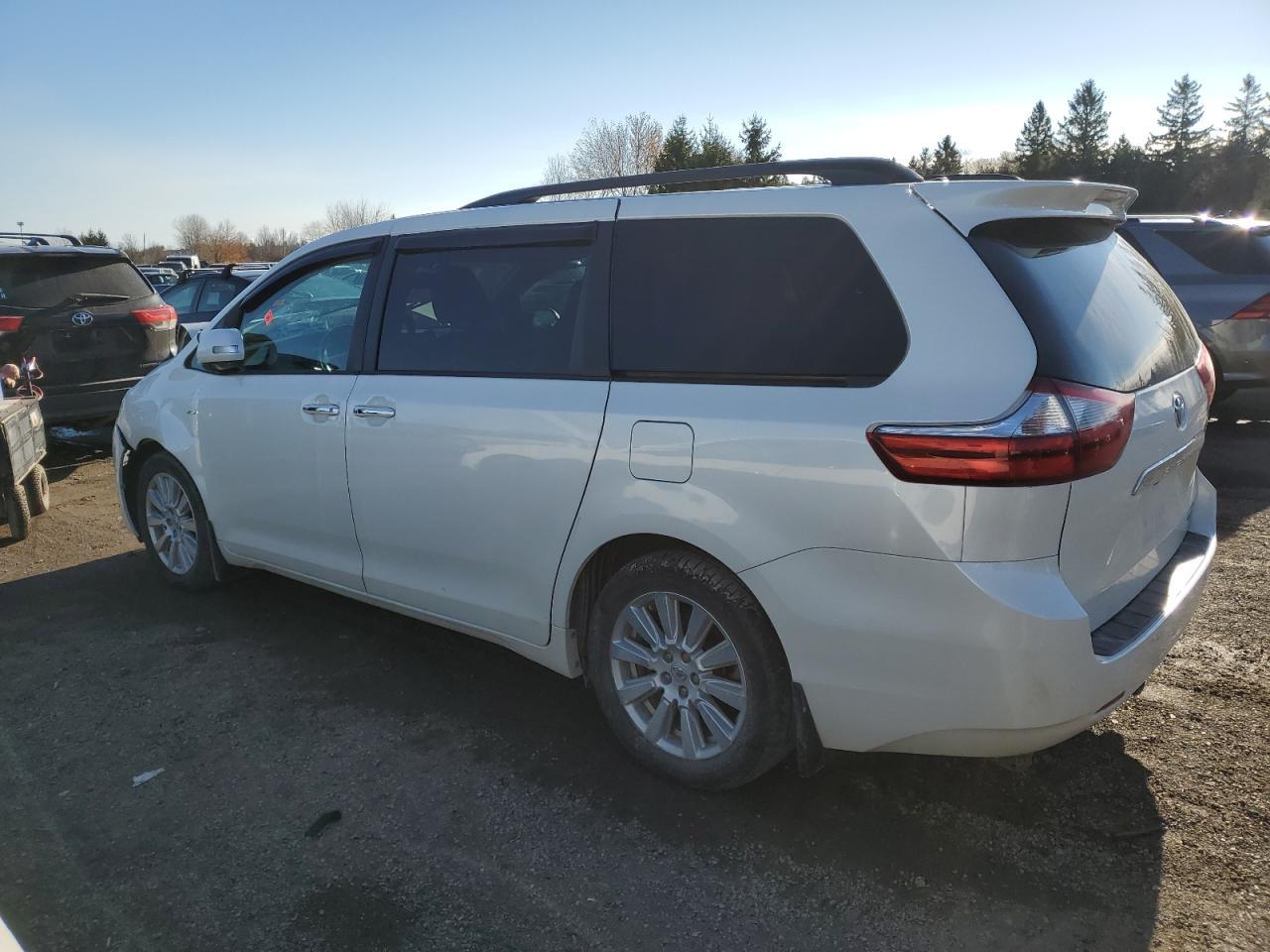 2017 Toyota Sienna Xle - Image 2