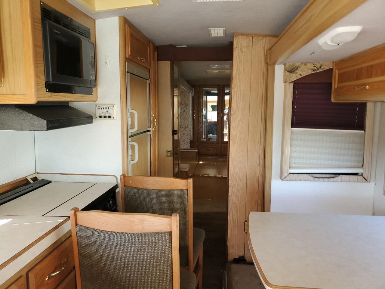 1999 Ford Motorhome Chassis Recreational Vehicle - Image 6