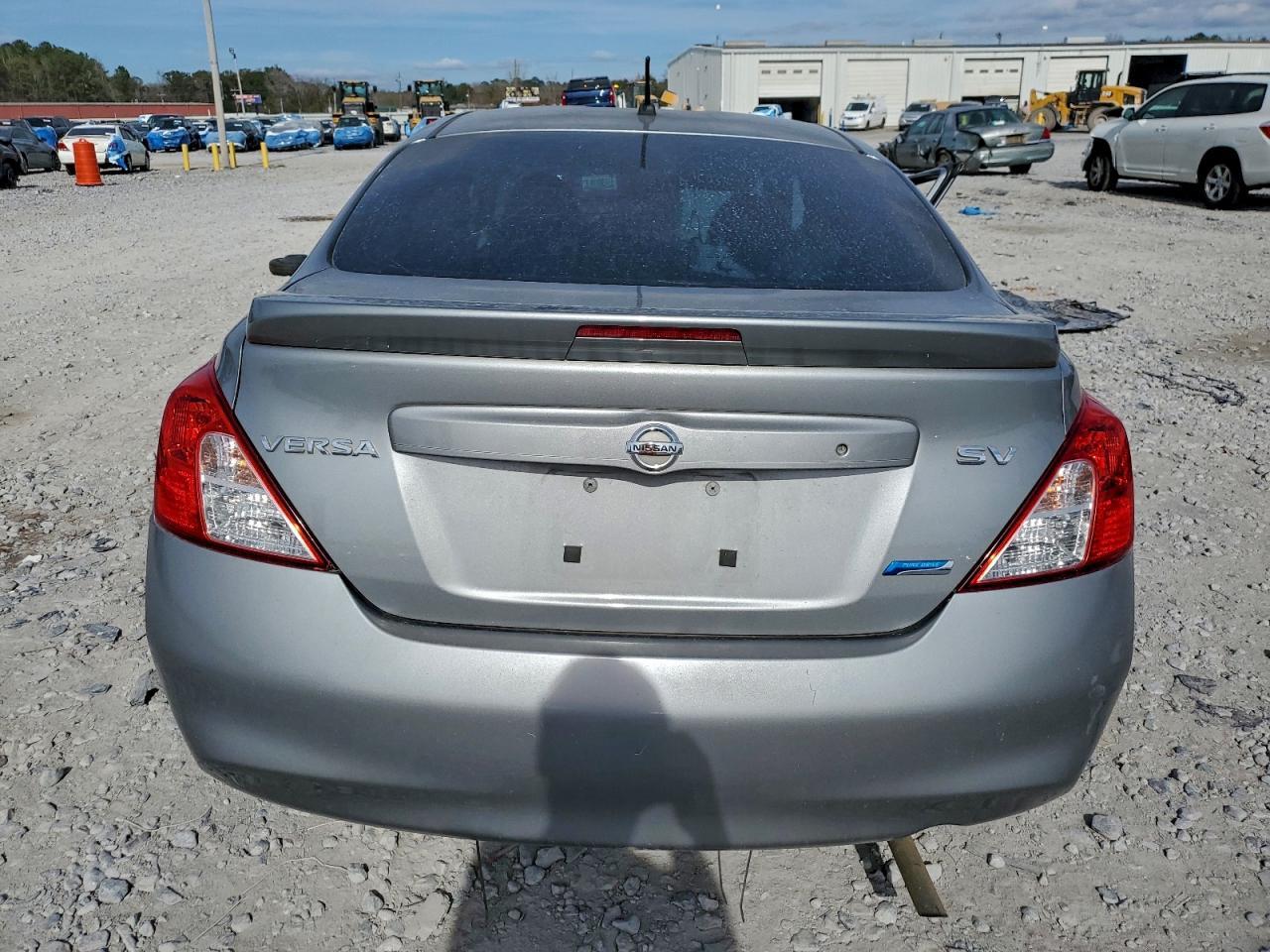 2014 Nissan Versa S - Фото 6
