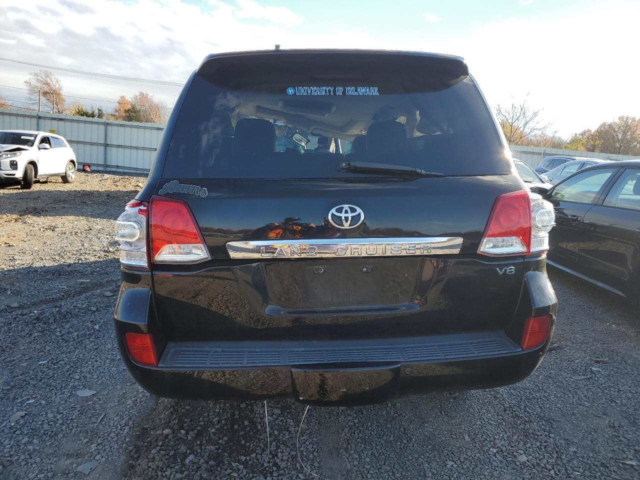 2015 Toyota Land Cruiser - Image 6