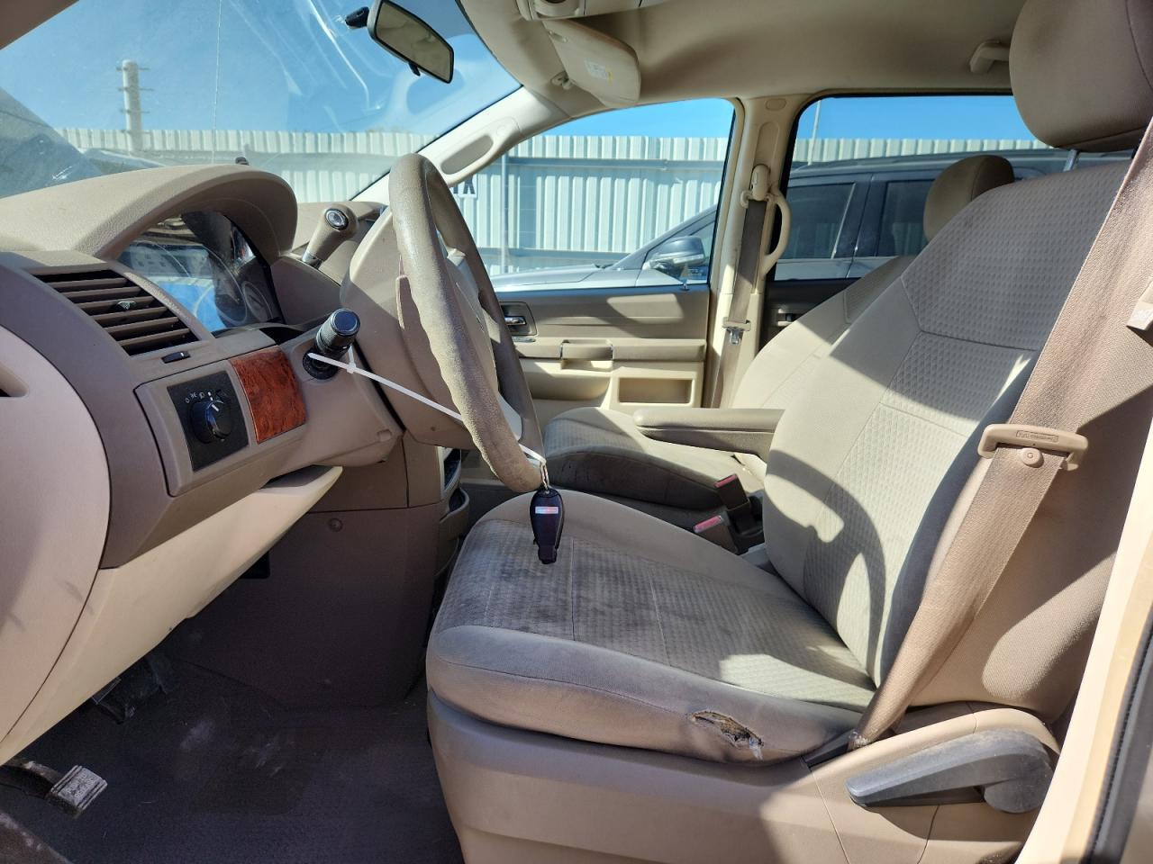 2009 Chrysler Town & Country Lx - Фото 7