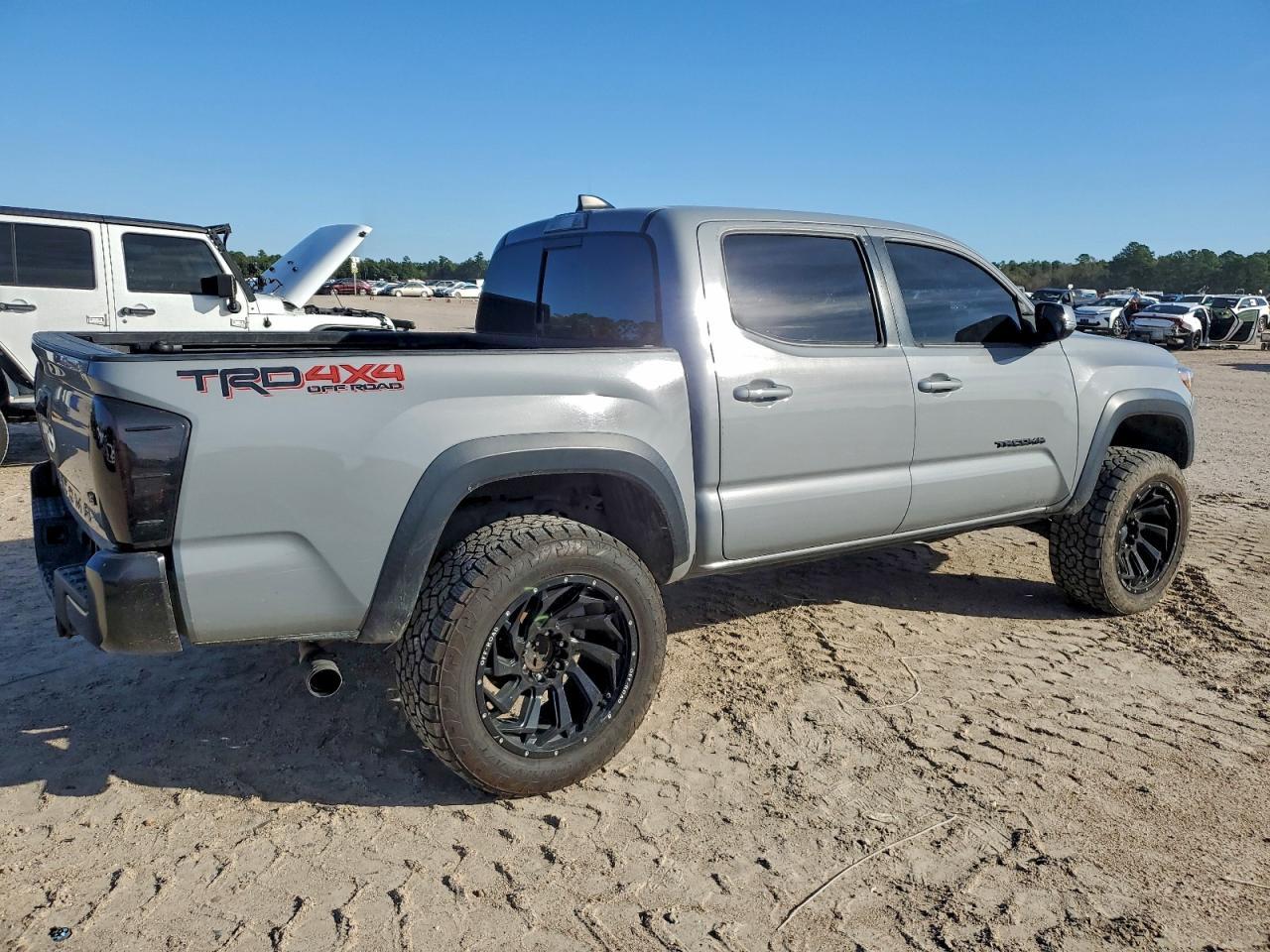 2020 Toyota Tacoma Double Cab - Фото 3
