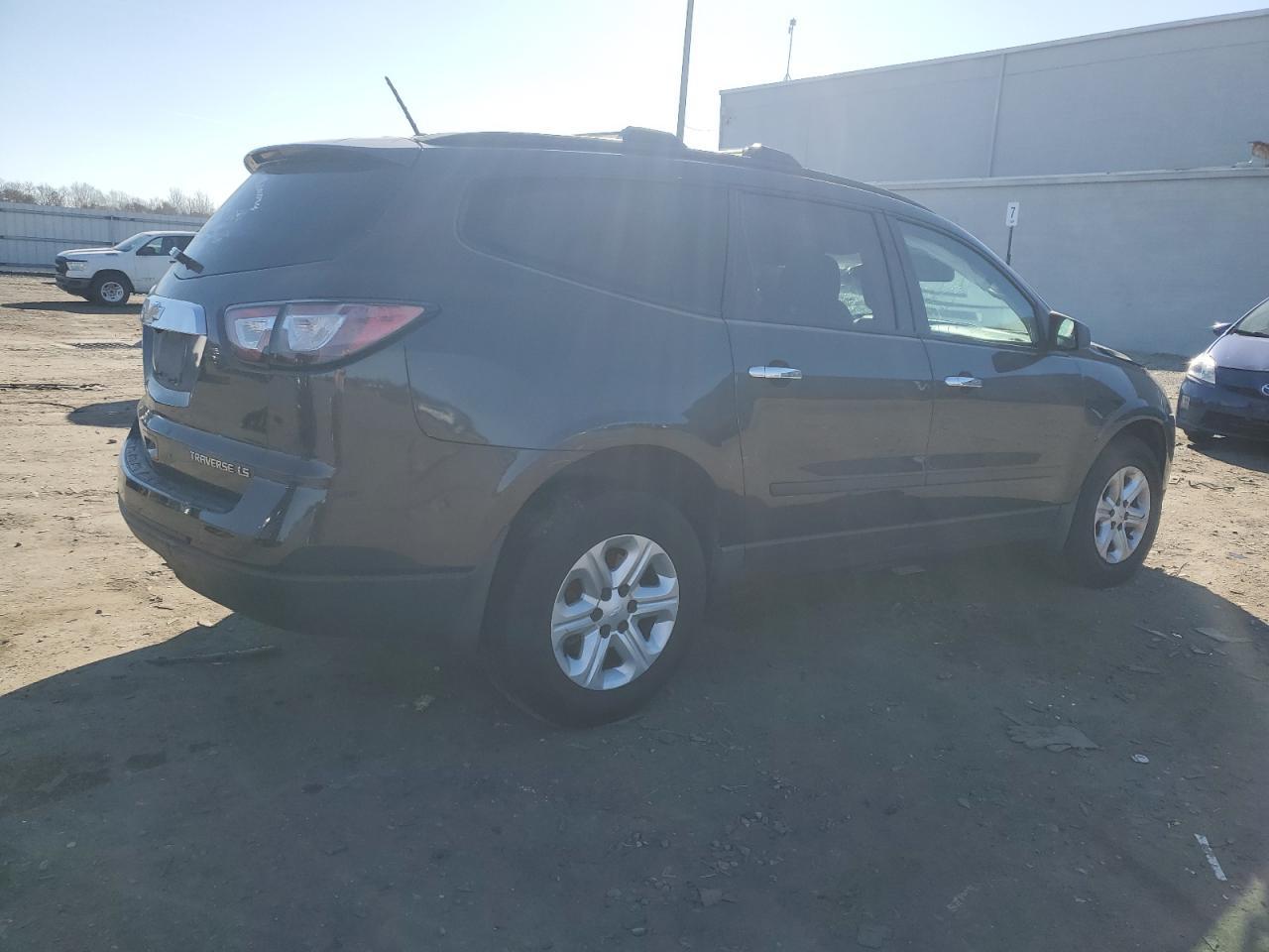 2015 Chevrolet Traverse Ls - Фото 3