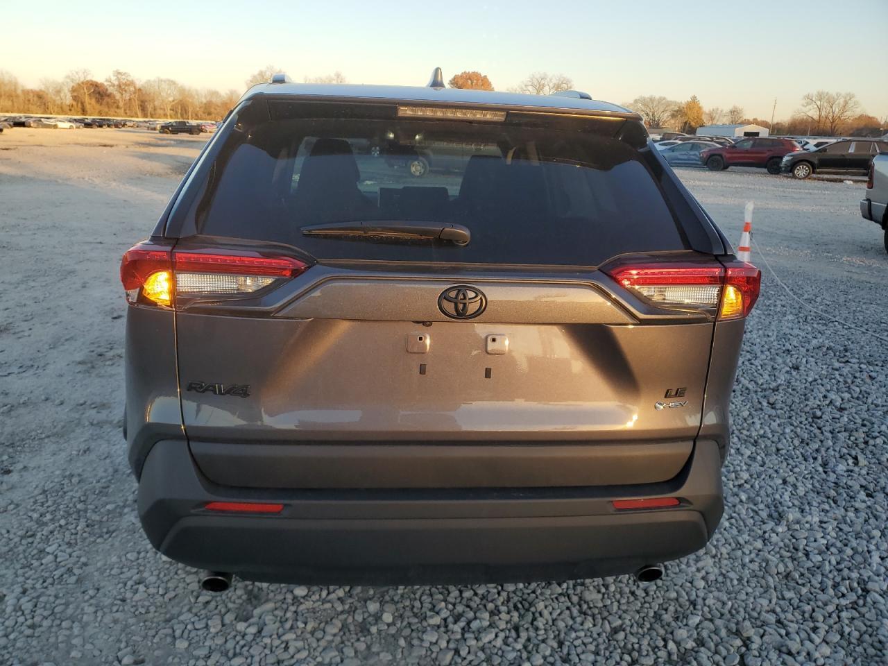 2025 Toyota Rav4 Le - Фото 6