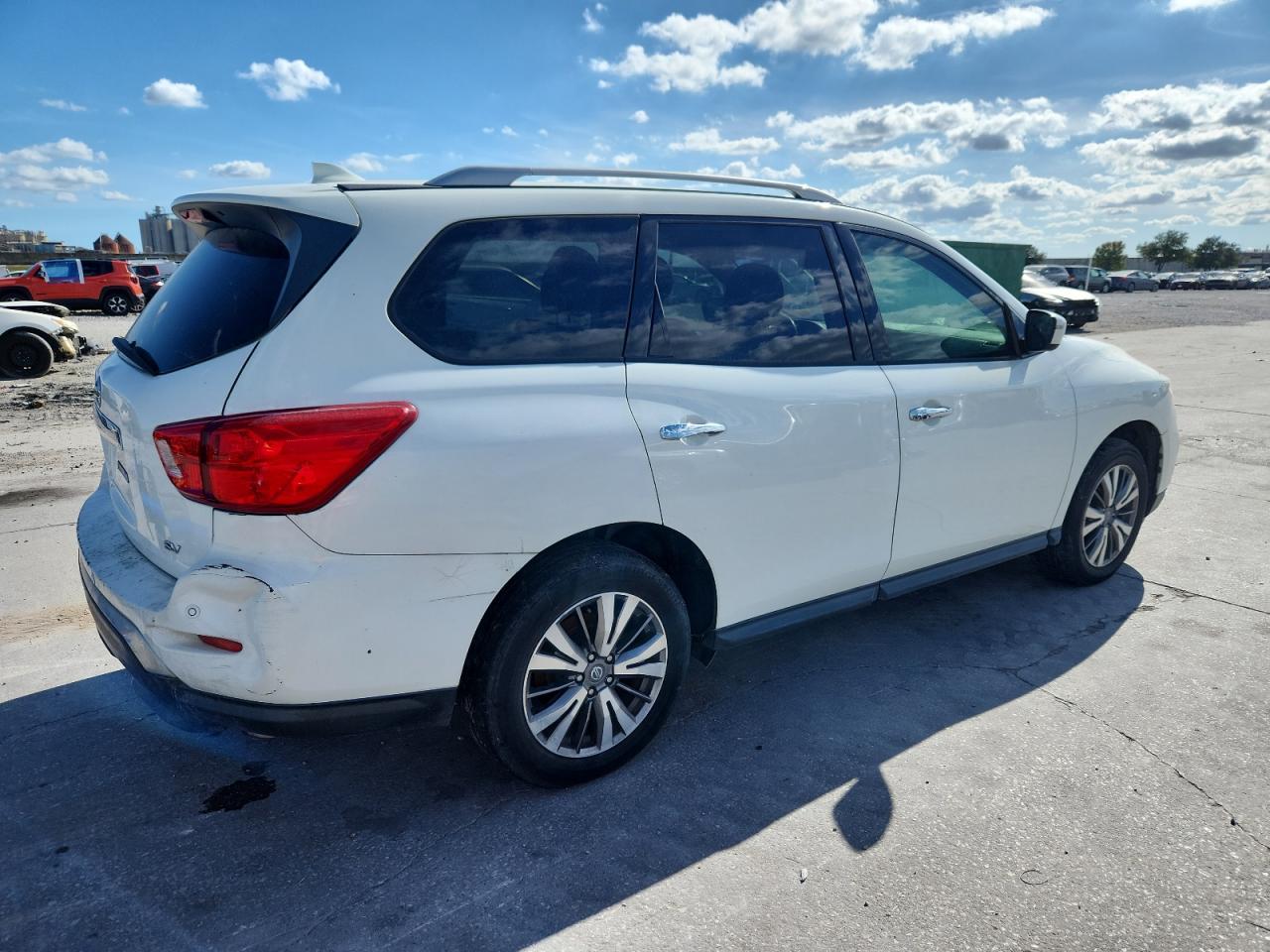 2019 Nissan Pathfinder S - Image 3