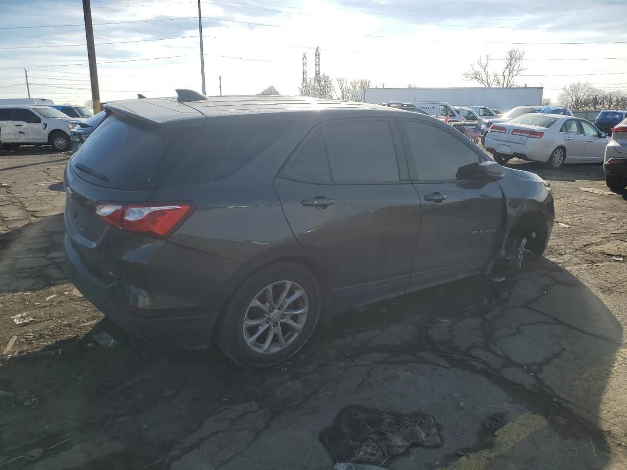 2019 Chevrolet Equinox Ls - Image 3