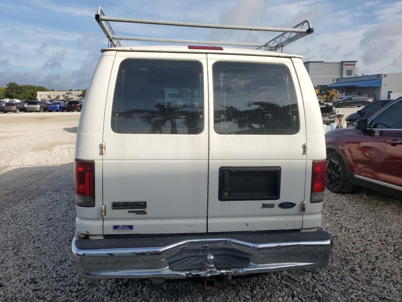 2011 Ford Econoline E250 Van - Фото 6