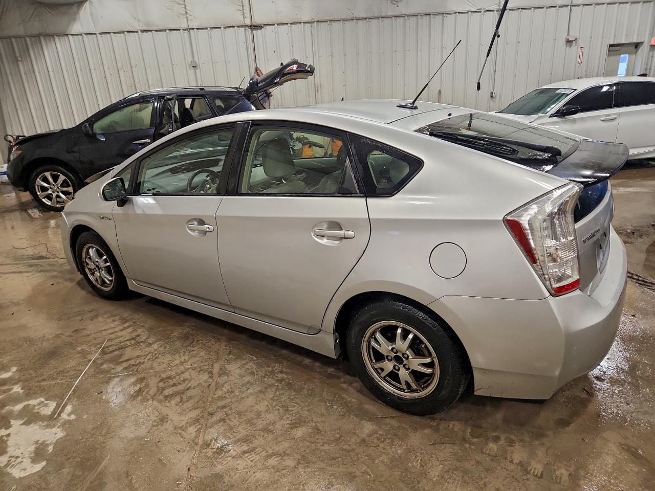 2011 Toyota Prius - Фото 2