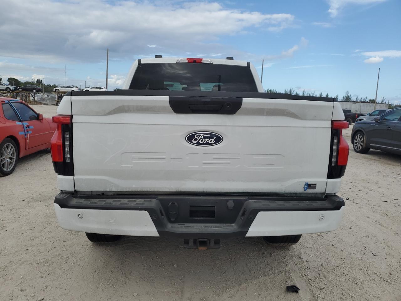 2024 Ford F150 Lightning Xlt - Фото 6