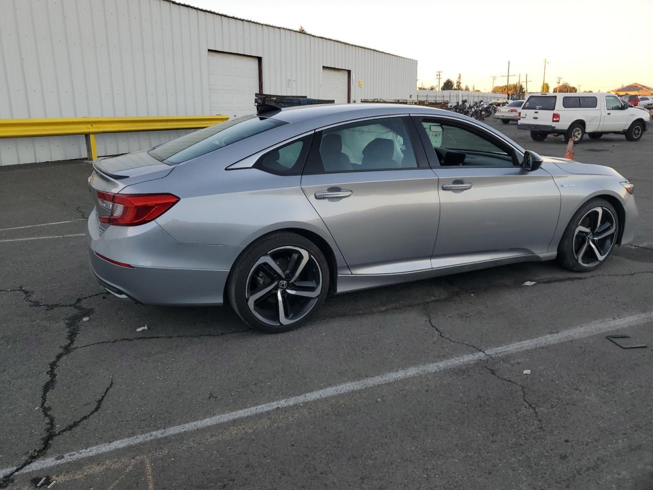 2022 Honda Accord Hybrid Sport - Image 3