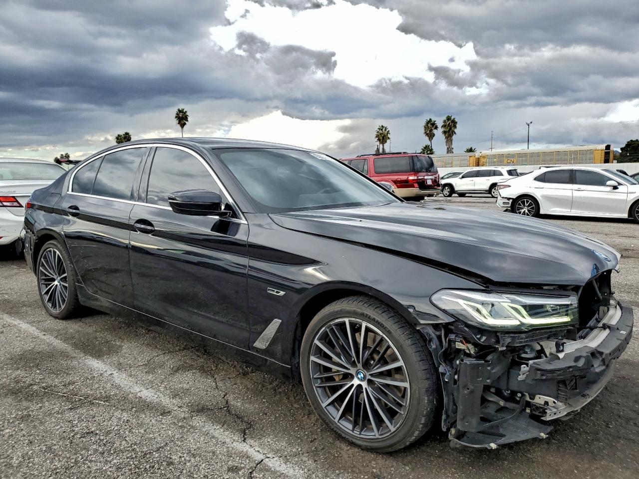 2023 BMW 530E - Фото 4