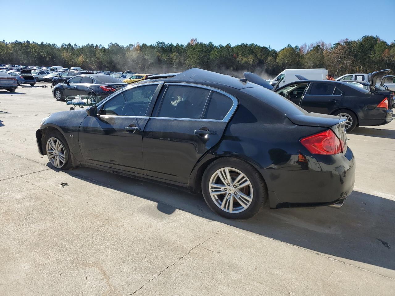 2015 Infiniti Q40 - Image 2