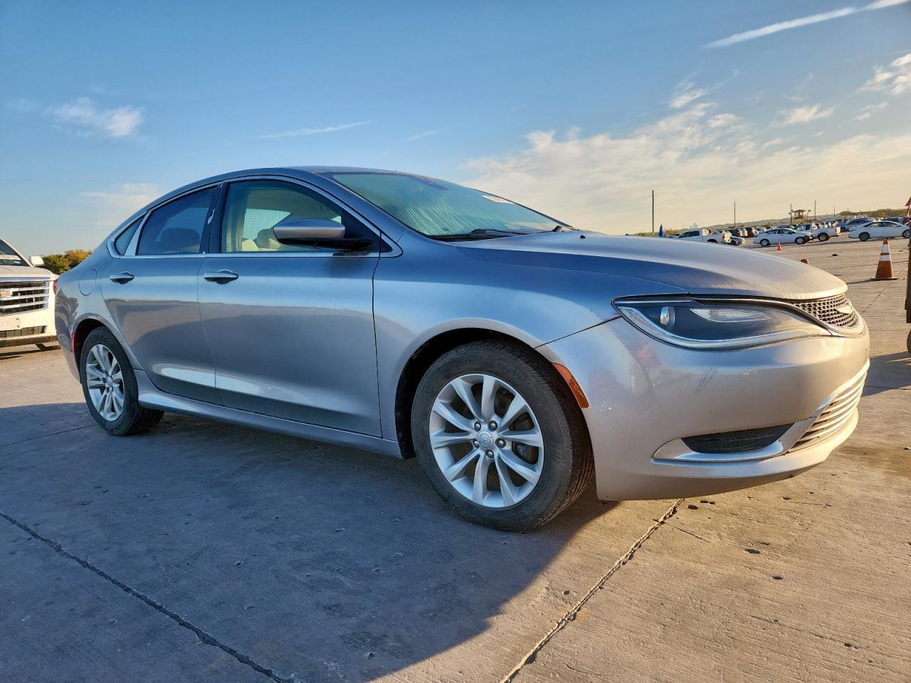 2015 Chrysler 200 Limited - Фото 4
