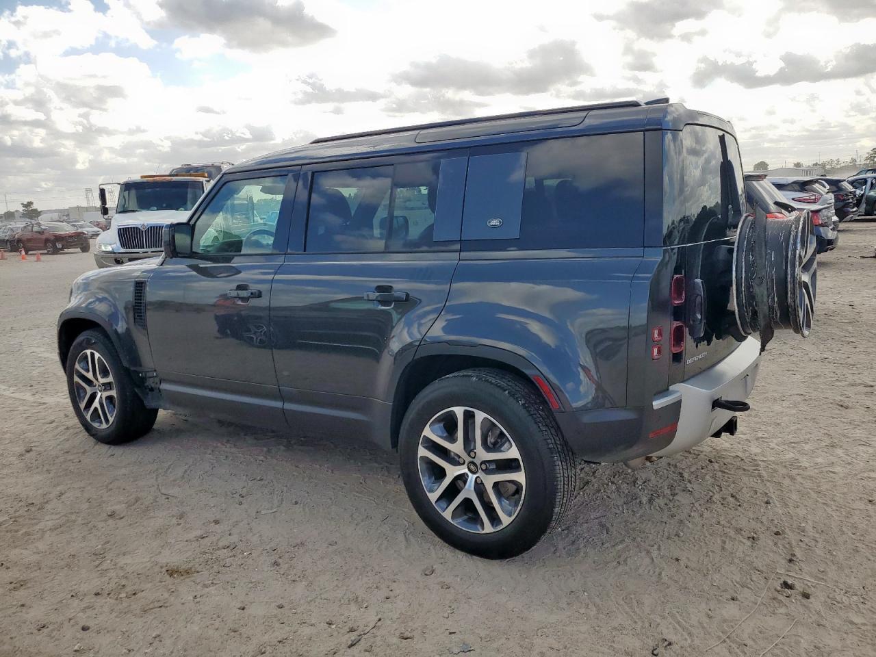 2024 Land Rover Defender 110 S - Фото 2