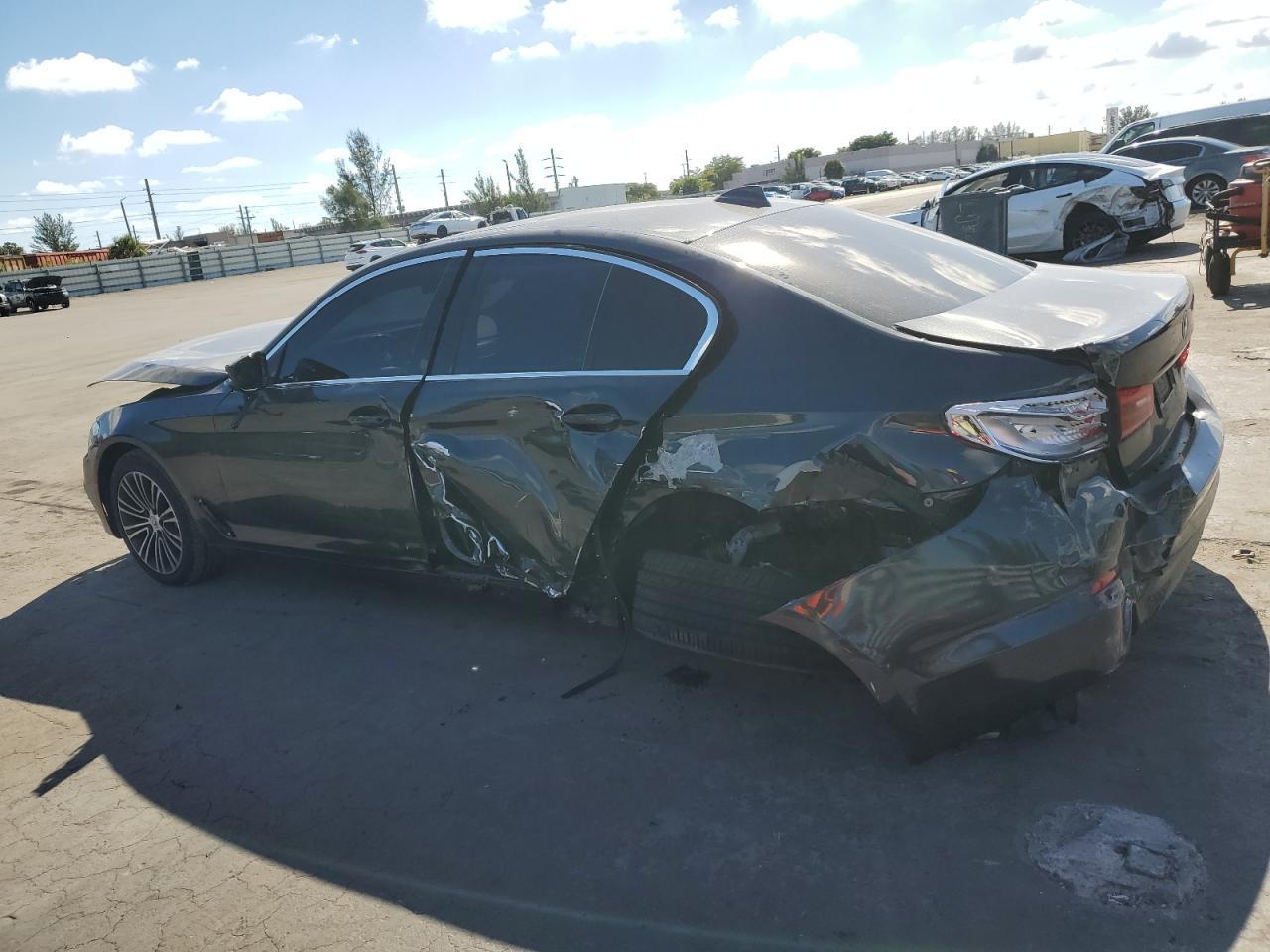 2019 BMW 530 Xi - Image 2