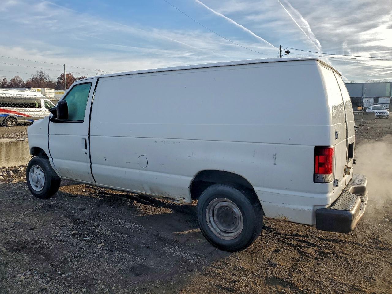 2013 Ford Econoline E150 Van - Фото 2