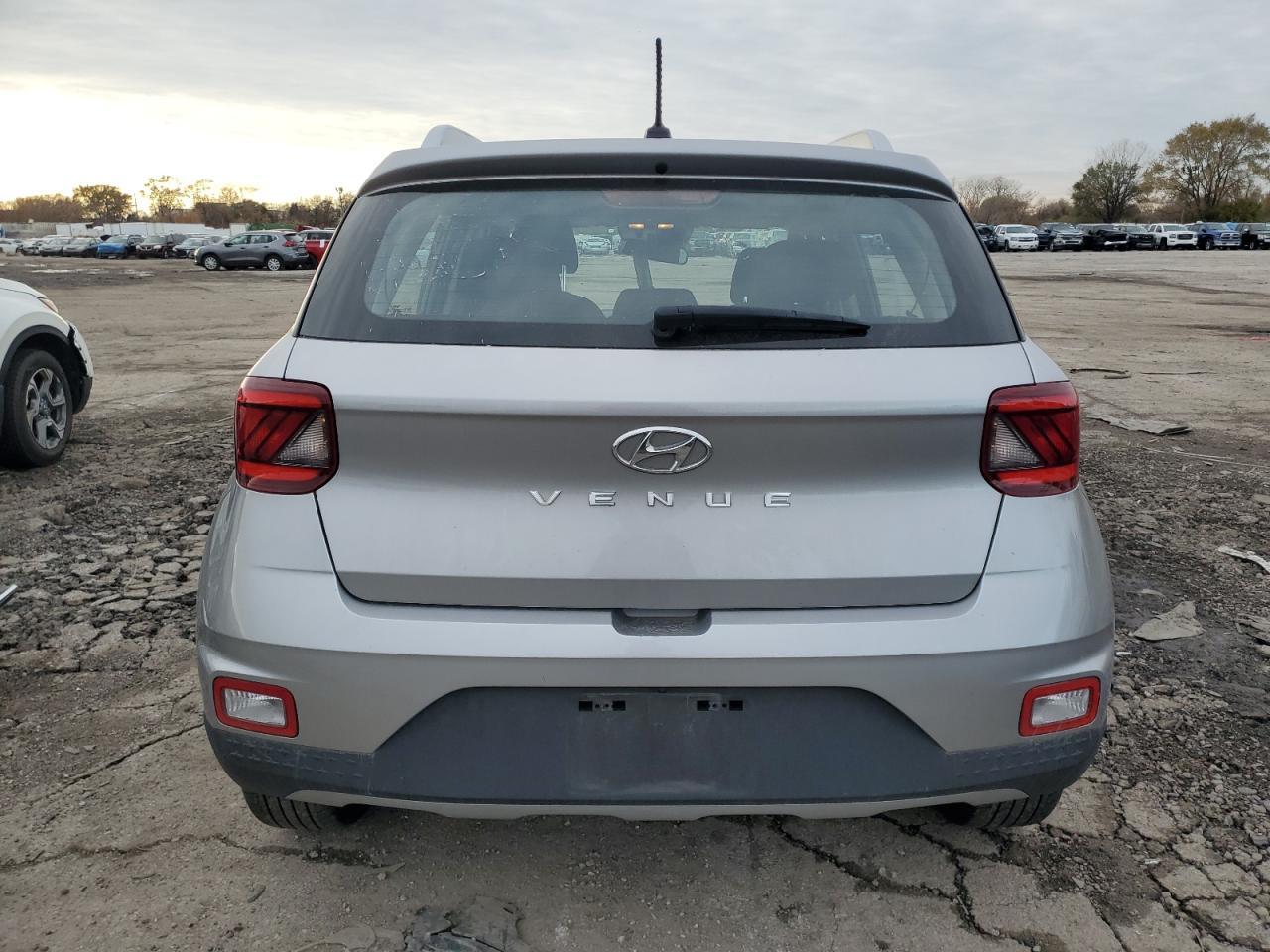 2023 Hyundai Venue Sel - Image 6