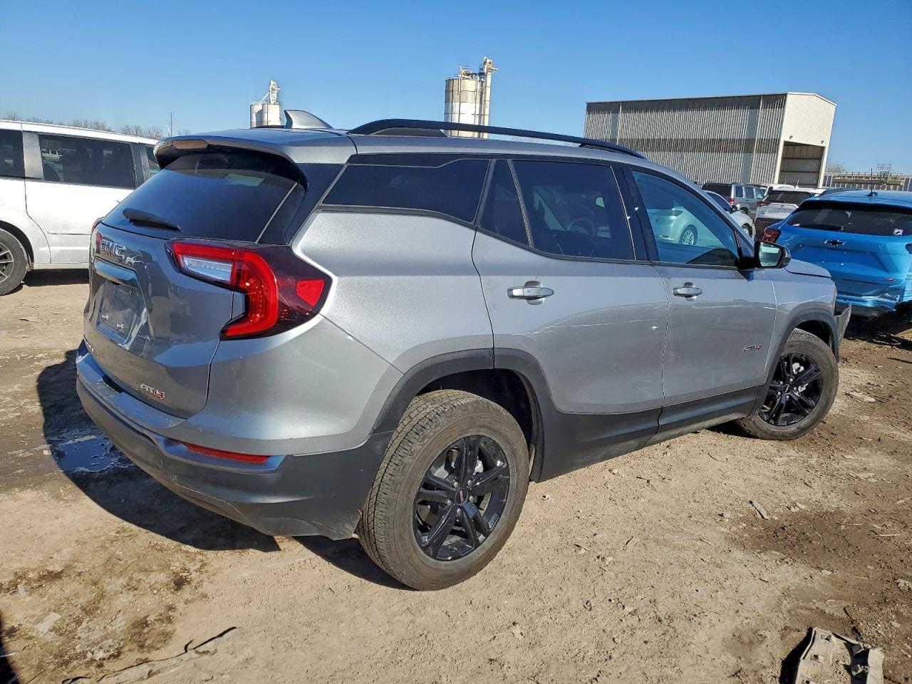2023 GMC Terrain At4 - Фото 3