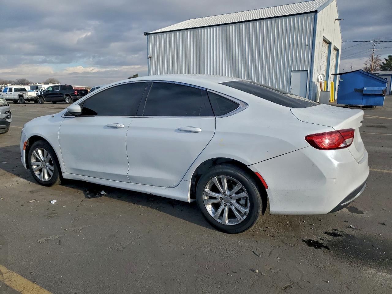 2015 Chrysler 200 Limited - Фото 2
