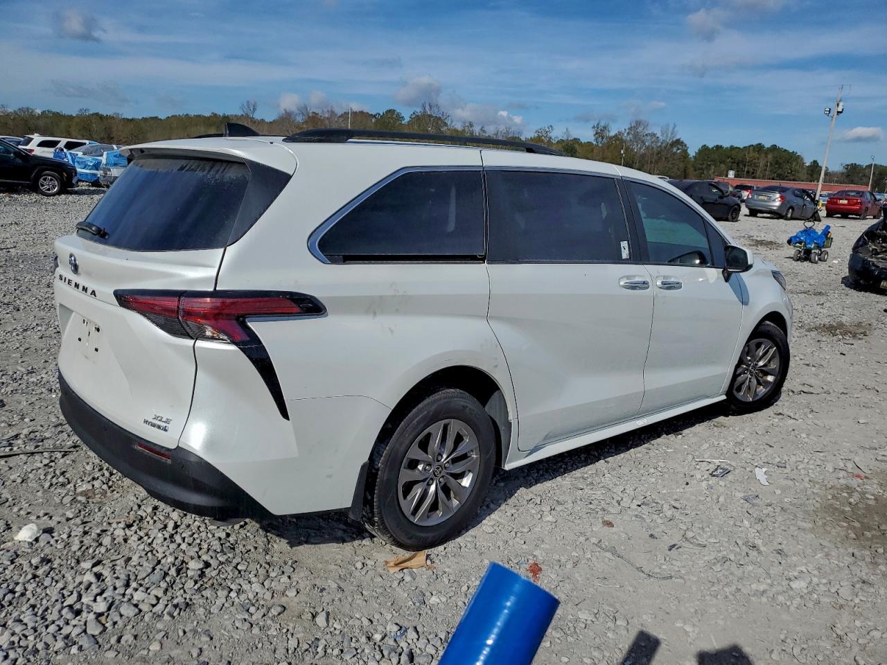 2022 Toyota Sienna Xle - Фото 3