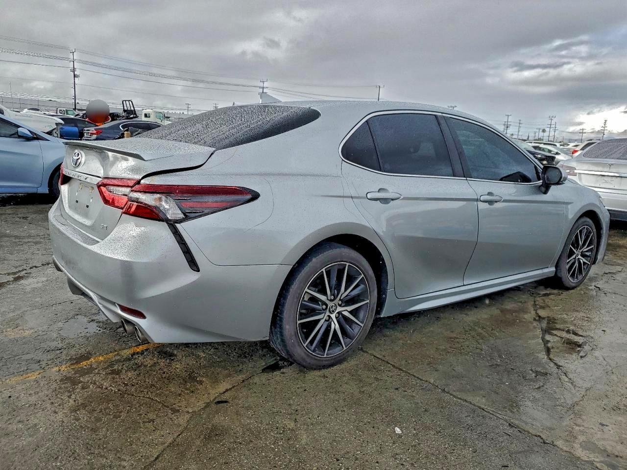 2022 Toyota Camry Se - Image 3