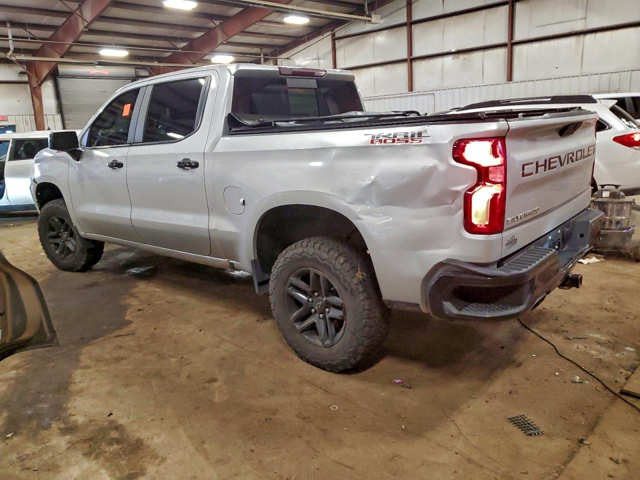 2019 Chevrolet Silverado K1500 Lt Trail Boss - Image 2