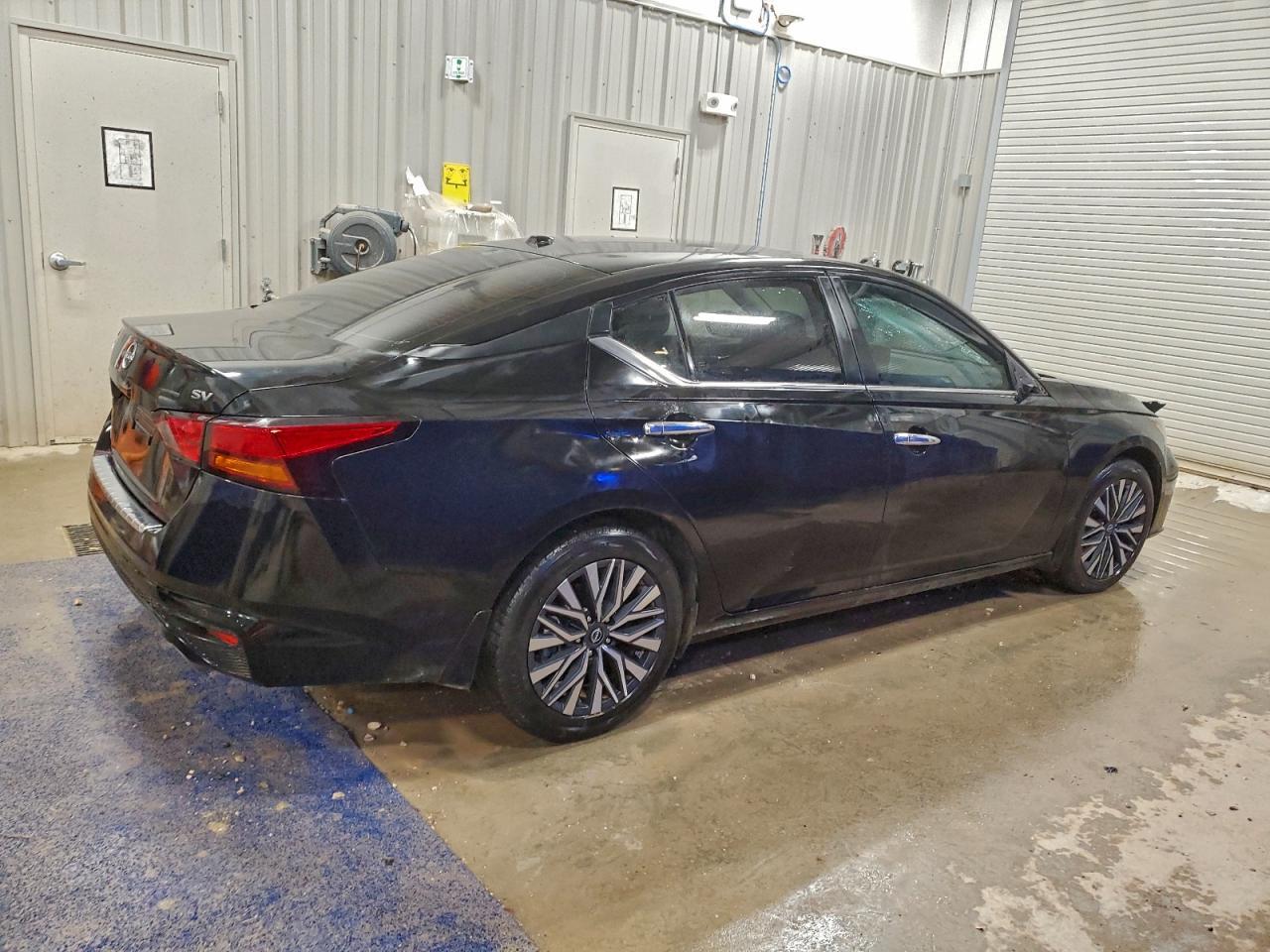 2023 Nissan Altima Sv - Image 3