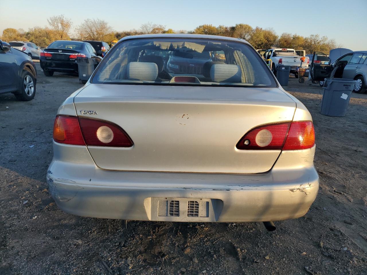 2001 Toyota Corolla Ce - Фото 6