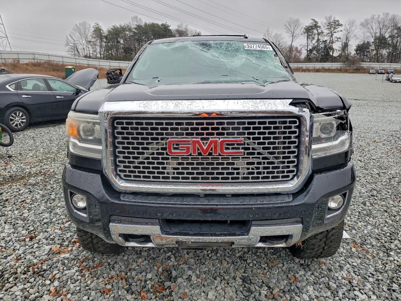 2015 GMC Sierra K2500 Denali - Image 5