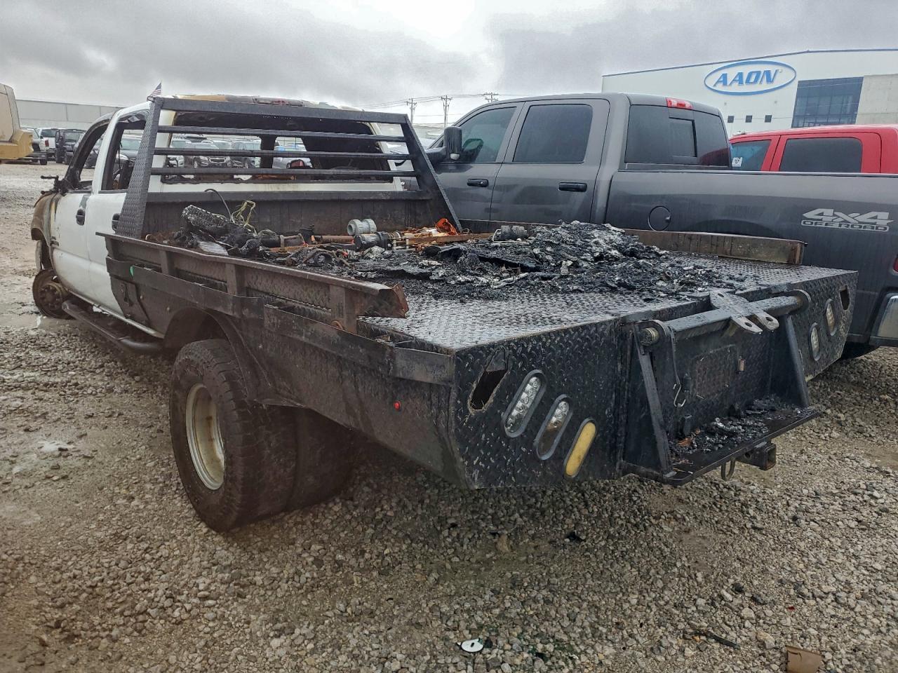 2006 Chevrolet Silverado 3500 Flatbed Truck - Фото 2