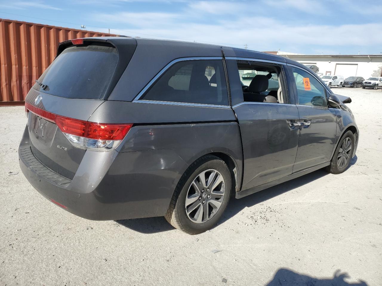 2014 Honda Odyssey Touring - Image 3