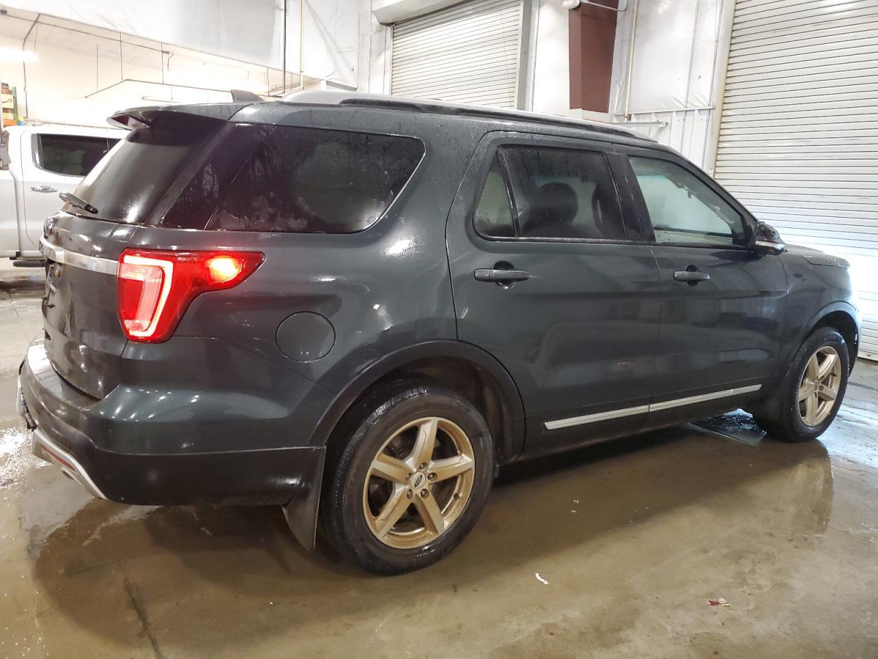 2016 Ford Explorer Xlt - Image 3