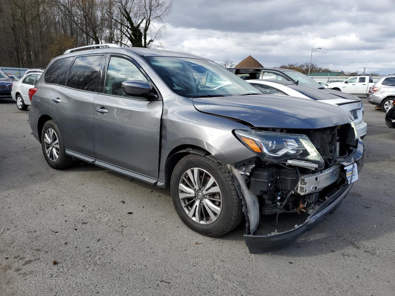 2018 Nissan Pathfinder S - Image 4
