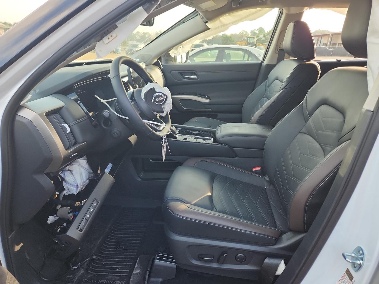 2025 Nissan Pathfinder Platinum - Фото 7