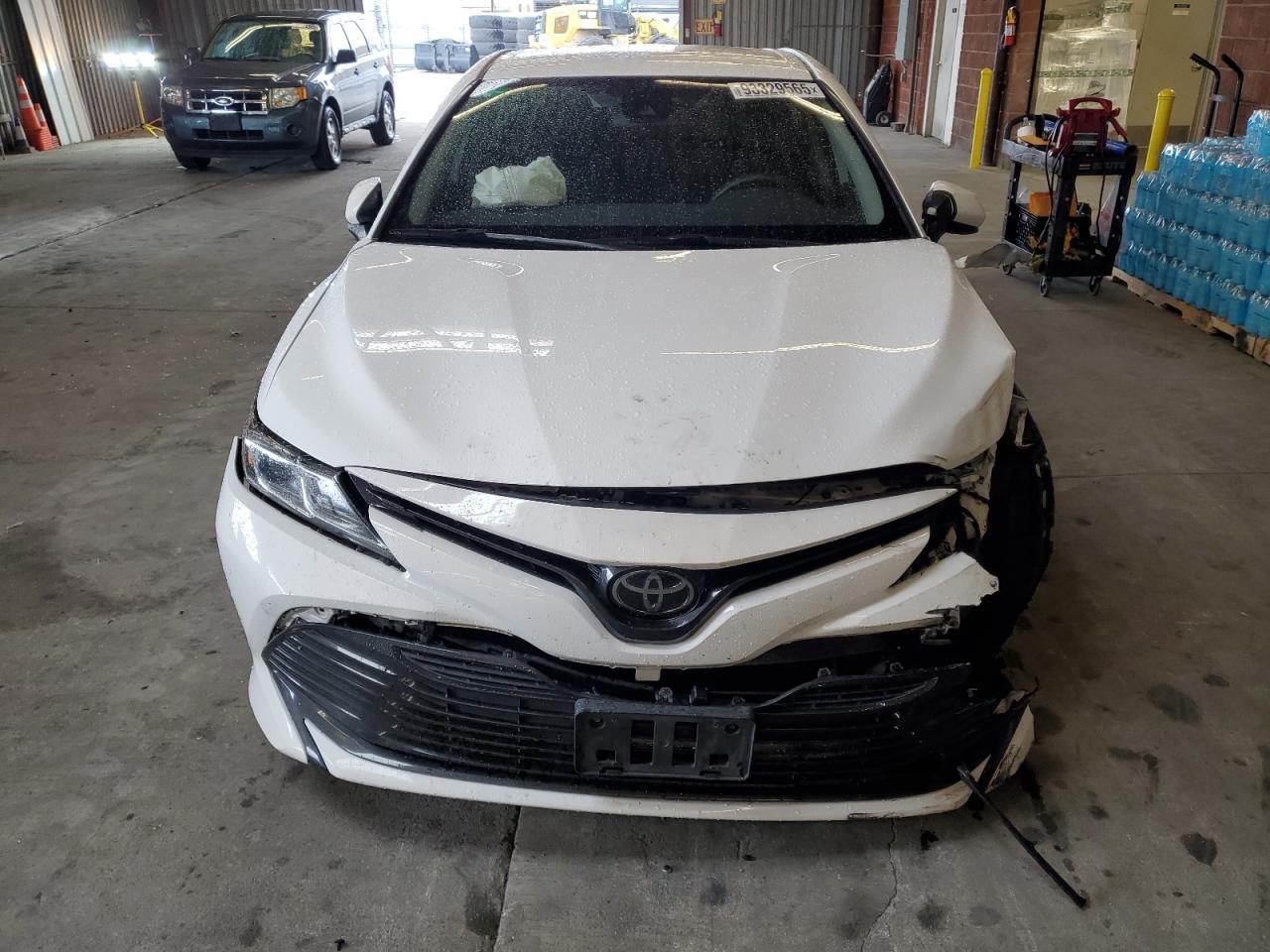2020 Toyota Camry Le - Фото 5